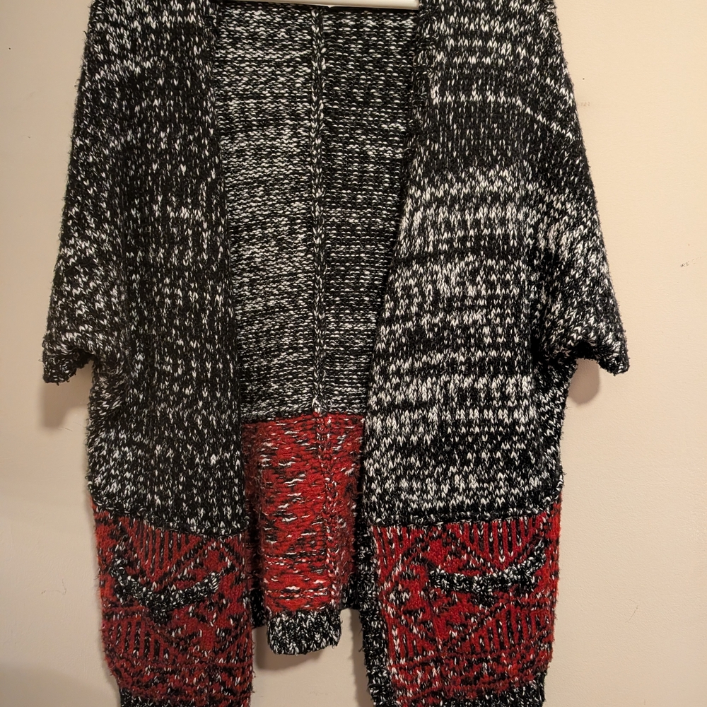 Olive & Oak Black and White Knit Sweater